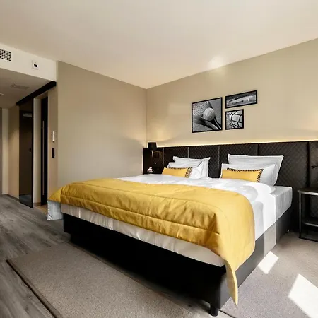 Hotel Court