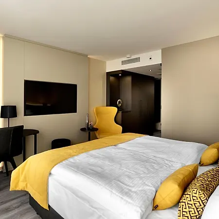 Court Hotel 4*