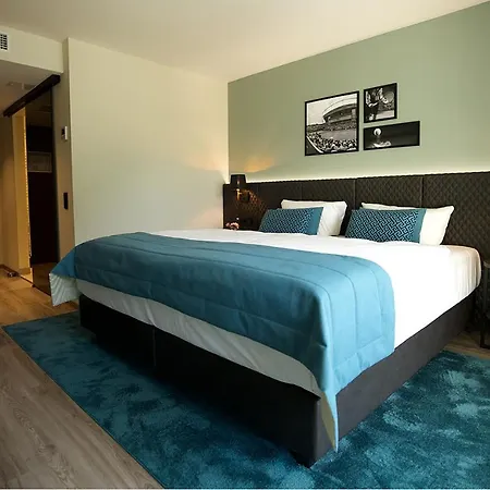 Hotel Court