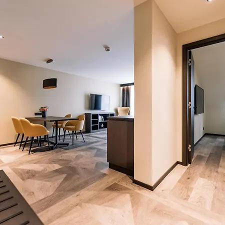 Court Hotel 4*