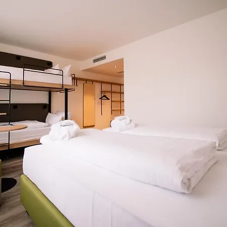 Court 4* Lichtenau/Westfalen