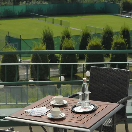 Court 4*