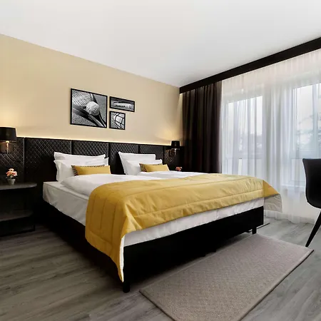 Hotel Court
