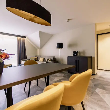 Hotel Court 4*