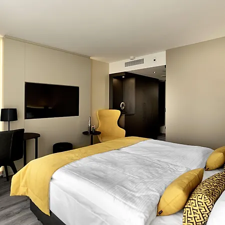 Court Hotel