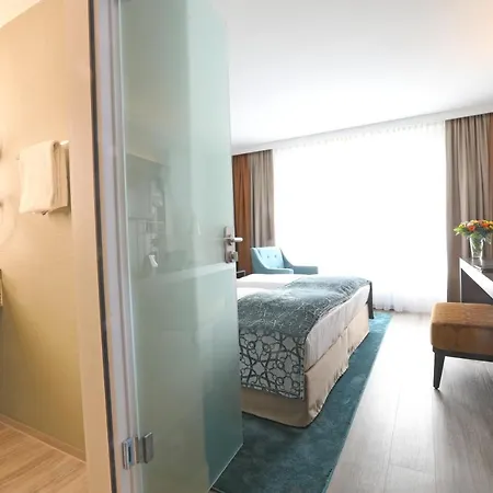 Court Hotel